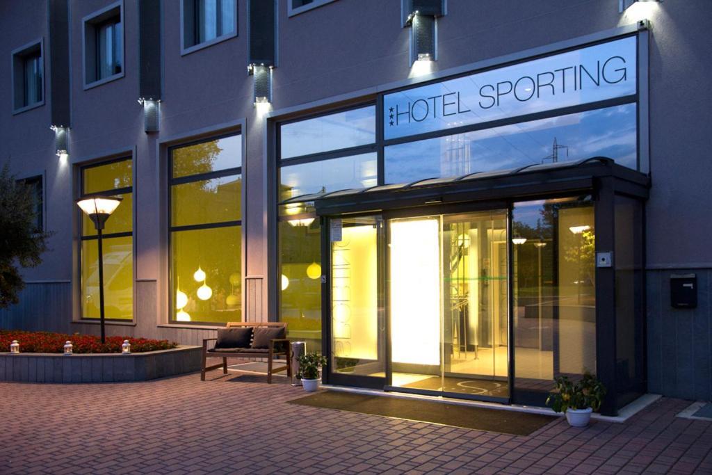 Hotel Sporting Cologno Milaan Buitenkant foto